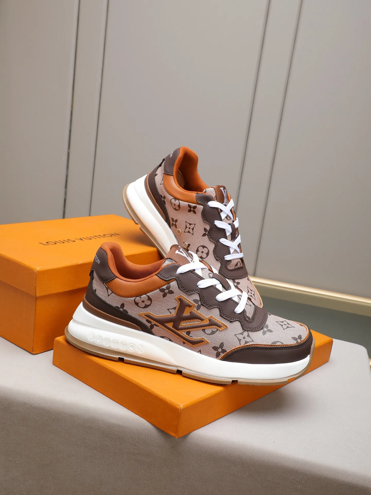 Men's shoes 💰460 Brand: LOUIS VUITTON Louis Vuitton LV Size: 38 39 40 41 42 43 44 (45 customized) Fabric: original cowhide cowhide 🔸Inside of: mesh 🔺Sole: counter foam outsole